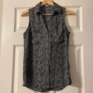 Express Black and White Leaf Print Sleeveless Portofino Original Fit Top X-Small